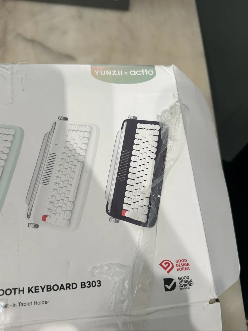 Retro-Style Wireless Keyboard in Navy with White Round Keys